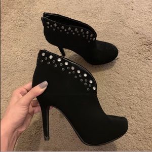💋Black Suede Booties w/rhinestones